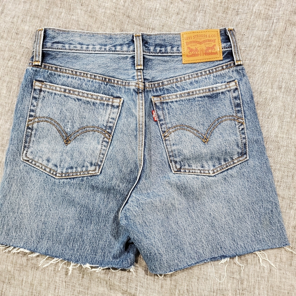 Levi Wedgie cut offs - Picture 5 of 8
